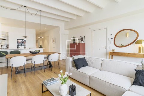 Apartamento de 3 dormitorios en venta en Barcelona, Cataluña, Spain № 6816