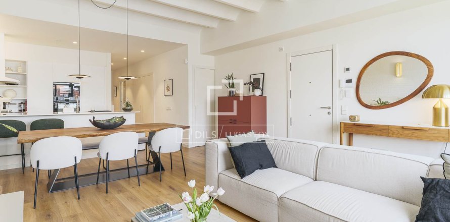 Apartamento de 3 dormitorios en venta en Barcelona, Cataluña, Spain № 6816