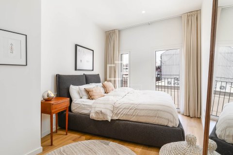 Apartamento de 3 dormitorios en venta en Barcelona, Cataluña, Spain № 6816 - foto 18