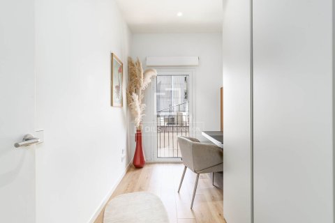 Apartamento de 3 dormitorios en venta en Barcelona, Cataluña, Spain № 6816 - foto 28