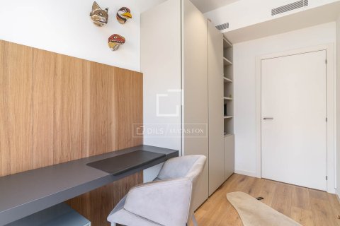 Apartamento de 3 dormitorios en venta en Barcelona, Cataluña, Spain № 6816 - foto 21