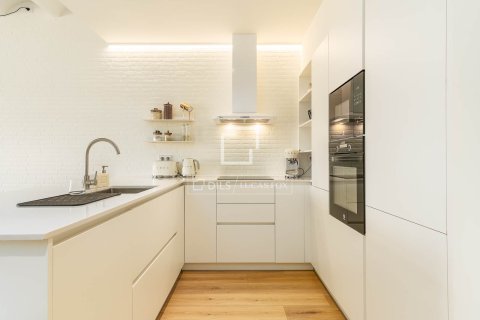 Apartamento de 3 dormitorios en venta en Barcelona, Cataluña, Spain № 6816 - foto 8