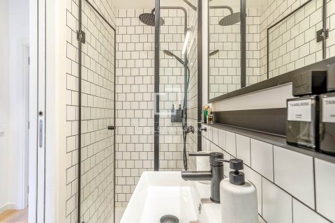 Apartamento de 3 dormitorios en venta en Barcelona, Cataluña, Spain № 6816 - foto 27
