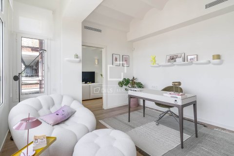 Apartamento de 3 dormitorios en venta en Barcelona, Cataluña, Spain № 6816 - foto 17