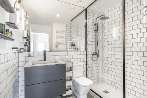 Apartamento de 3 dormitorios en venta en Barcelona, Cataluña, Spain № 6816 - foto 30