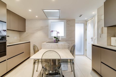 4 bedrooms apartment for sale in Barcelona, Catalonia, Spain № 6813 - photo 12