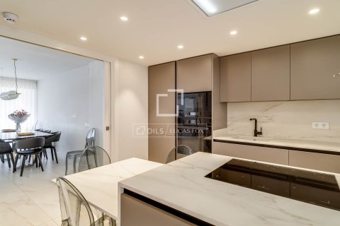 4 bedrooms apartment for sale in Barcelona, Catalonia, Spain № 6813 - photo 13