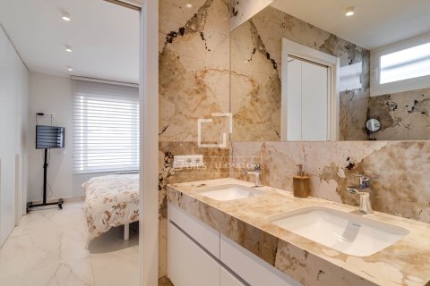 4 bedrooms apartment for sale in Barcelona, Catalonia, Spain № 6813 - photo 22