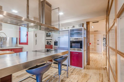 3 bedrooms apartment for sale in Barcelona, Catalonia, Spain № 6231 - photo 11