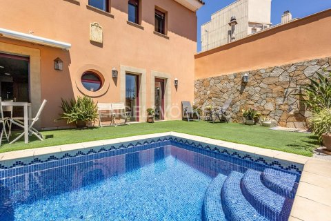 Дом с 4 спальнями в Эль-Вендреле, Таррагона, Каталония, Испания № 2617