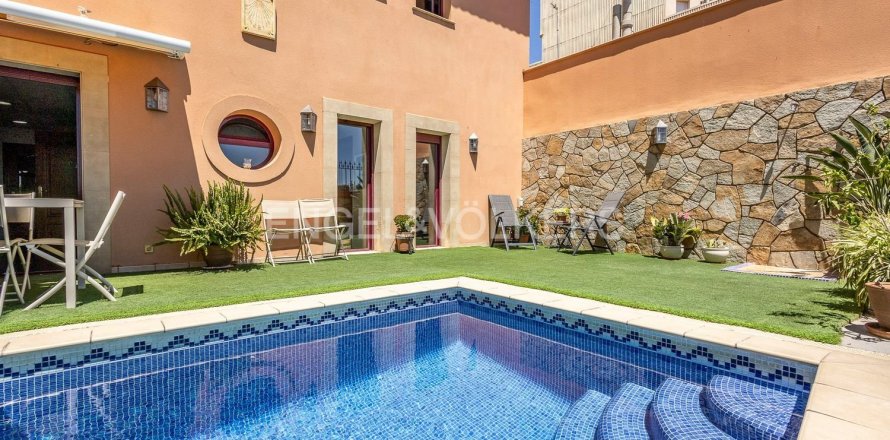 Дом с 4 спальнями в Эль-Вендреле, Таррагона, Каталония, Испания № 2617