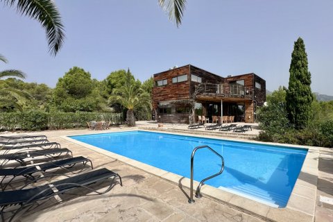 Вилла с 5 спальнями в Л'Аметлья-де-Мар, Таррагона, Каталония, Испания № 2616