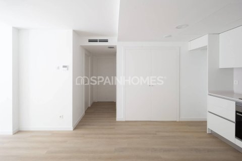 Apartamento de 4 dormitorios en venta en Terrassa, Barcelona, Cataluña, Spain № 3519 - foto 12