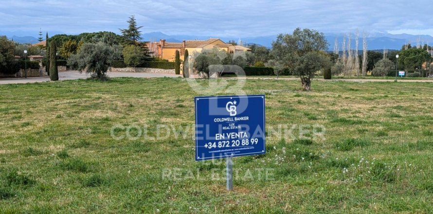 Земельный участок 5728м² в Пераладе, Герона, Каталония, Испания № 5766