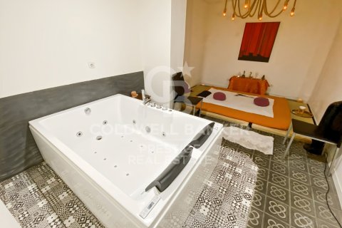 153 sq.m. commercial property for sale in Barcelona, Catalonia, Spain № 5764 - photo 10