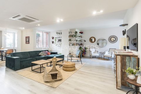 Квартира с 4 спальнями в Барселоне, Каталония, Испания № 2543