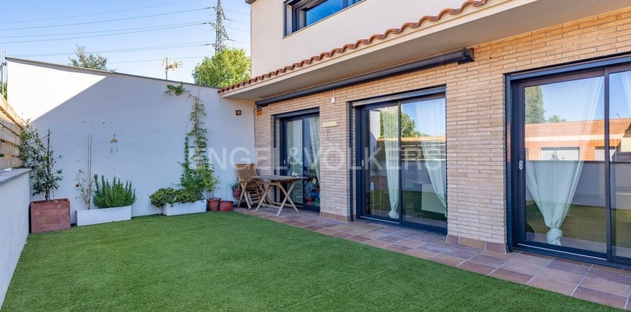 Дом с 4 спальнями в Барселоне, Каталония, Испания № 2546