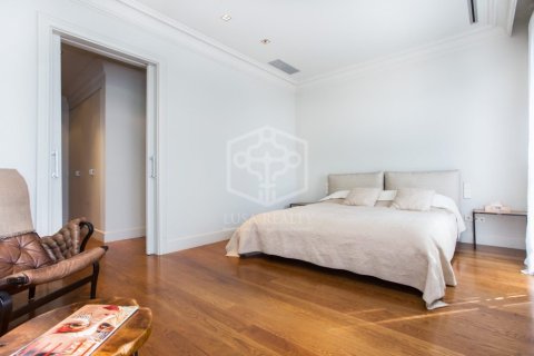 4 bedrooms apartment for sale in Barcelona, Catalonia, Spain № 7596 - photo 12
