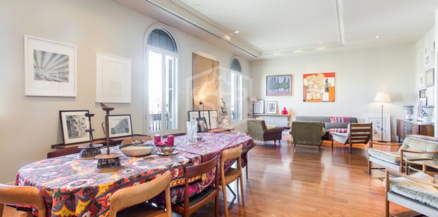 4 bedrooms apartment for sale in Barcelona, Catalonia, Spain № 7596
