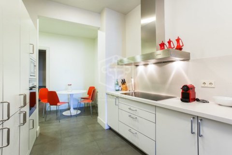 4 bedrooms apartment for sale in Barcelona, Catalonia, Spain № 7596 - photo 10