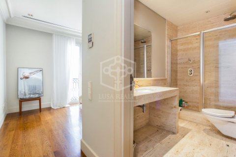 4 bedrooms apartment for sale in Barcelona, Catalonia, Spain № 7596 - photo 19