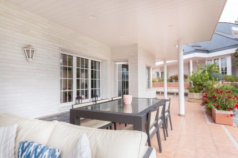 Купить дом в Сан-Кугат-дель-Вальес, Испания с 7 комнат, № 1432 - фото 12