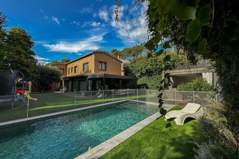 Дом с 4 спальнями в Сан-Кугат-дель-Вальесе, Барселона, Каталония, Испания № 1434