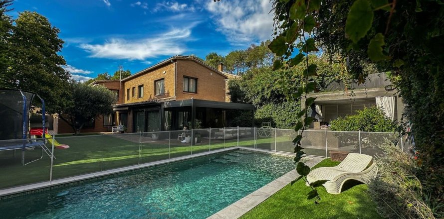 Дом с 4 спальнями в Сан-Кугат-дель-Вальесе, Барселона, Каталония, Испания № 1434