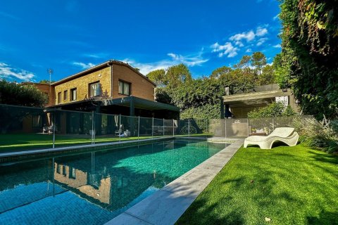 Купить дом в Сан-Кугат-дель-Вальес, Испания с 5 комнат, № 1434 - фото 2