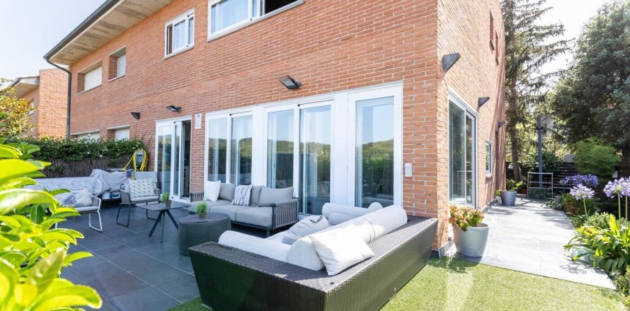 Дом с 6 спальнями в Сан-Кугат-дель-Вальесе, Барселона, Каталония, Испания № 1431