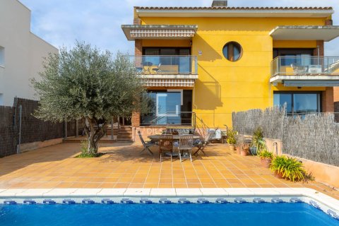 4 bedrooms villa for sale in Sant Vicenc De Montalt, Barcelona, Catalonia, Spain № 6416