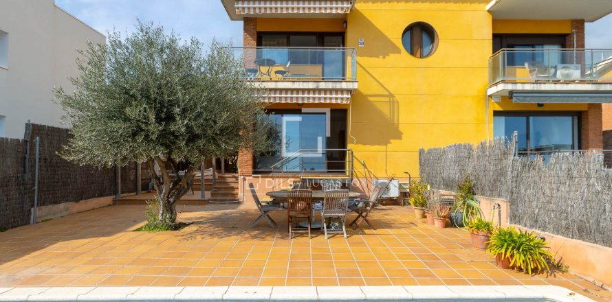 4 bedrooms villa for sale in Sant Vicenc De Montalt, Barcelona, Catalonia, Spain № 6416