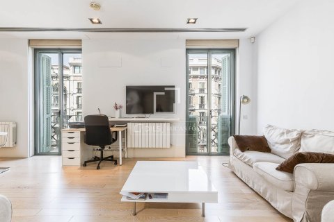 2 chambres apartment à vendre à Barcelona, Catalonia, Spain № 6412 - photo 2