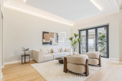 5 bedrooms apartment for sale in Barcelona, Catalonia, Spain № 6413 - photo 8