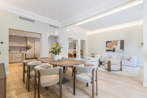 5 bedrooms apartment for sale in Barcelona, Catalonia, Spain № 6413 - photo 10