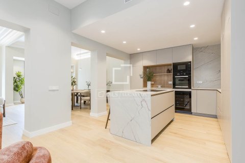 5 bedrooms apartment for sale in Barcelona, Catalonia, Spain № 6413 - photo 11