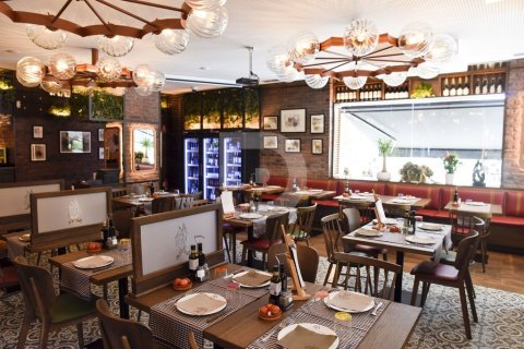 181 sq.m. commercial property for sale in Les Corts (L'escala), Girona, Catalonia, Spain № 4572 - photo 3