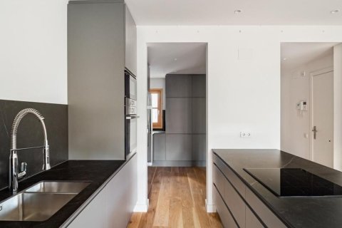 Купить квартиру в Барселона, Испания с 3 комнаты, 103.0м², № 3422 - фото 4