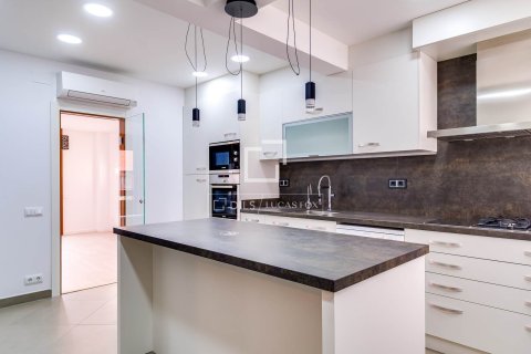 4 bedrooms apartment for rent in Barcelona, Catalonia, Spain № 6364 - photo 12