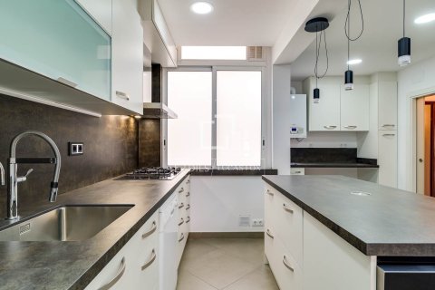 4 bedrooms apartment for rent in Barcelona, Catalonia, Spain № 6364 - photo 10