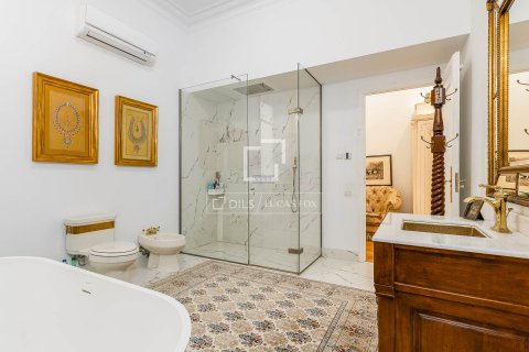 Купить квартиру в Барселона, Испания с 5 спален, 302м², № 7252 - фото 7