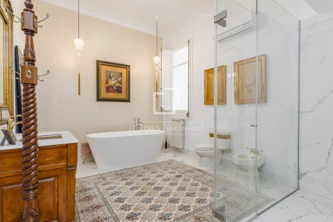 Купить квартиру в Барселона, Испания с 5 спален, 302м², № 7252 - фото 10