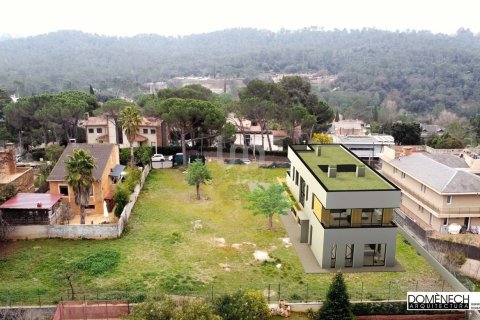 Купить земельный участок в Сан-Кугат-дель-Вальес, Испания 2048м², № 2835 - фото 2