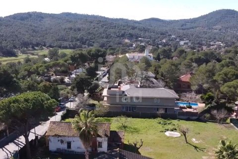 Купить земельный участок в Сан-Кугат-дель-Вальес, Испания 2048м², № 2835 - фото 3