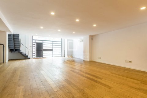 Купить квартиру в Барселона, Испания с 1 спальня, 290м², № 7262 - фото 27