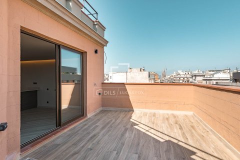Ático de 2 dormitorios en venta en Barcelona, Cataluña, Spain № 7259 - foto 2