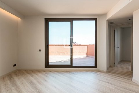 Ático de 2 dormitorios en venta en Barcelona, Cataluña, Spain № 7259 - foto 30