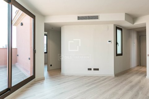 Ático de 2 dormitorios en venta en Barcelona, Cataluña, Spain № 7259 - foto 22