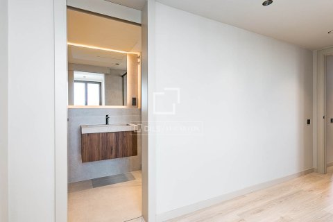 Ático de 2 dormitorios en venta en Barcelona, Cataluña, Spain № 7259 - foto 9