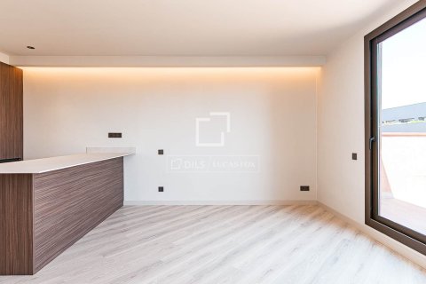 Ático de 2 dormitorios en venta en Barcelona, Cataluña, Spain № 7259 - foto 20